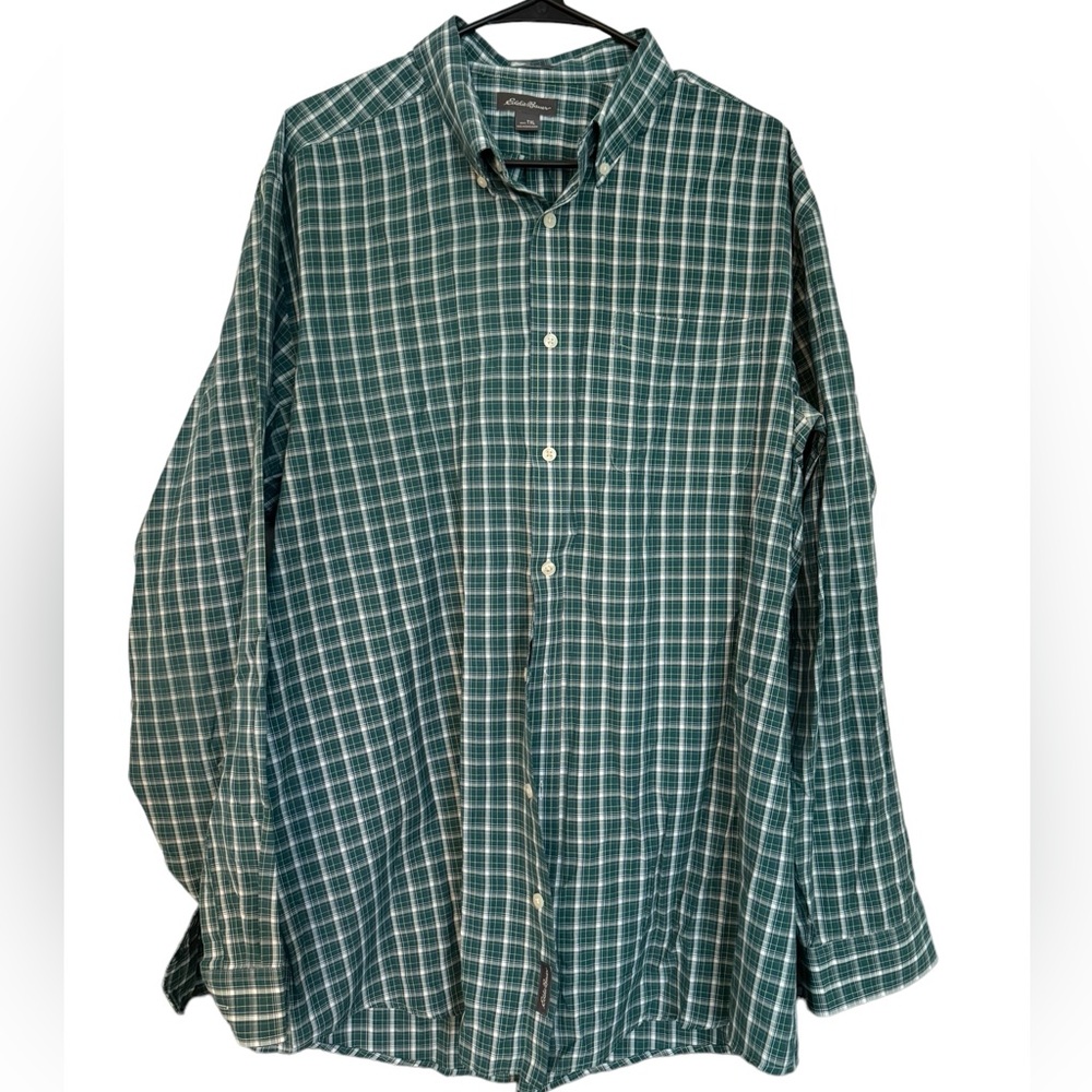 Men’s Eddie Bauer Long Sleeve Button down in Green/White Checkered Pattern. TXL